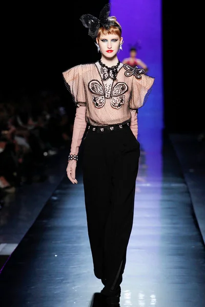 Look 25